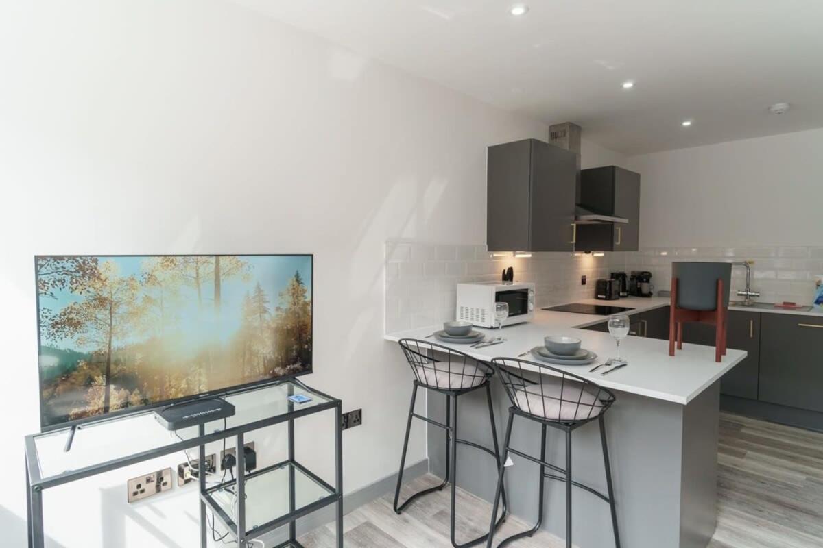 Modern 1 Bedroom Apartment In Preston Centre Esterno foto