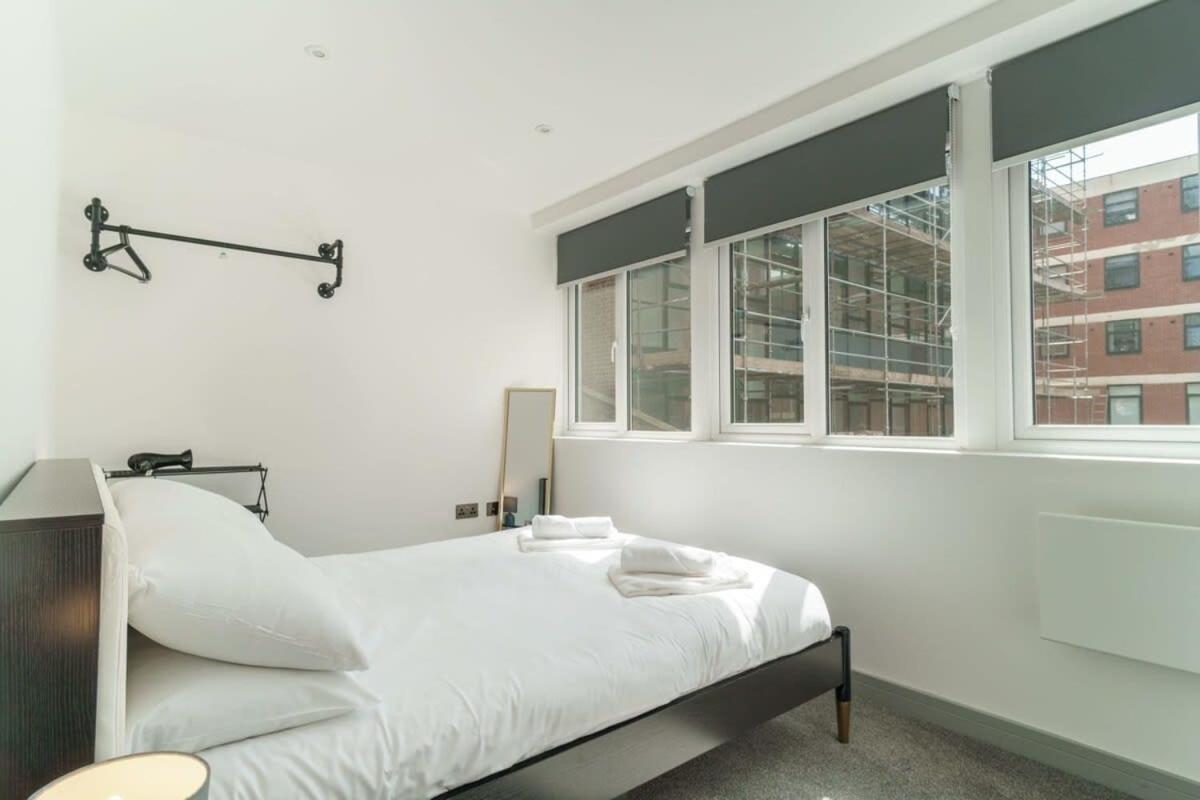 Modern 1 Bedroom Apartment In Preston Centre Esterno foto