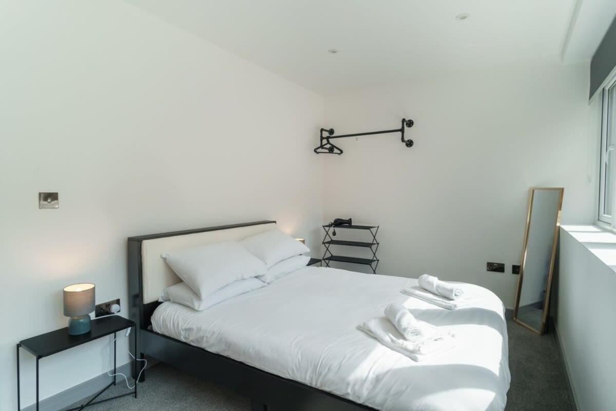 Modern 1 Bedroom Apartment In Preston Centre Esterno foto