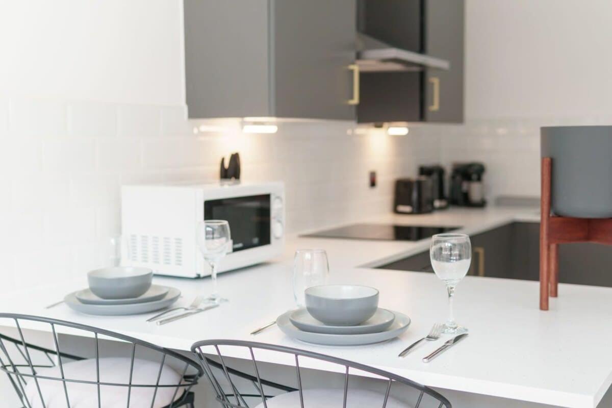 Modern 1 Bedroom Apartment In Preston Centre Esterno foto
