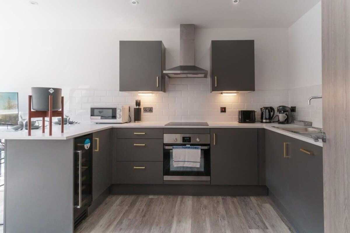 Modern 1 Bedroom Apartment In Preston Centre Esterno foto
