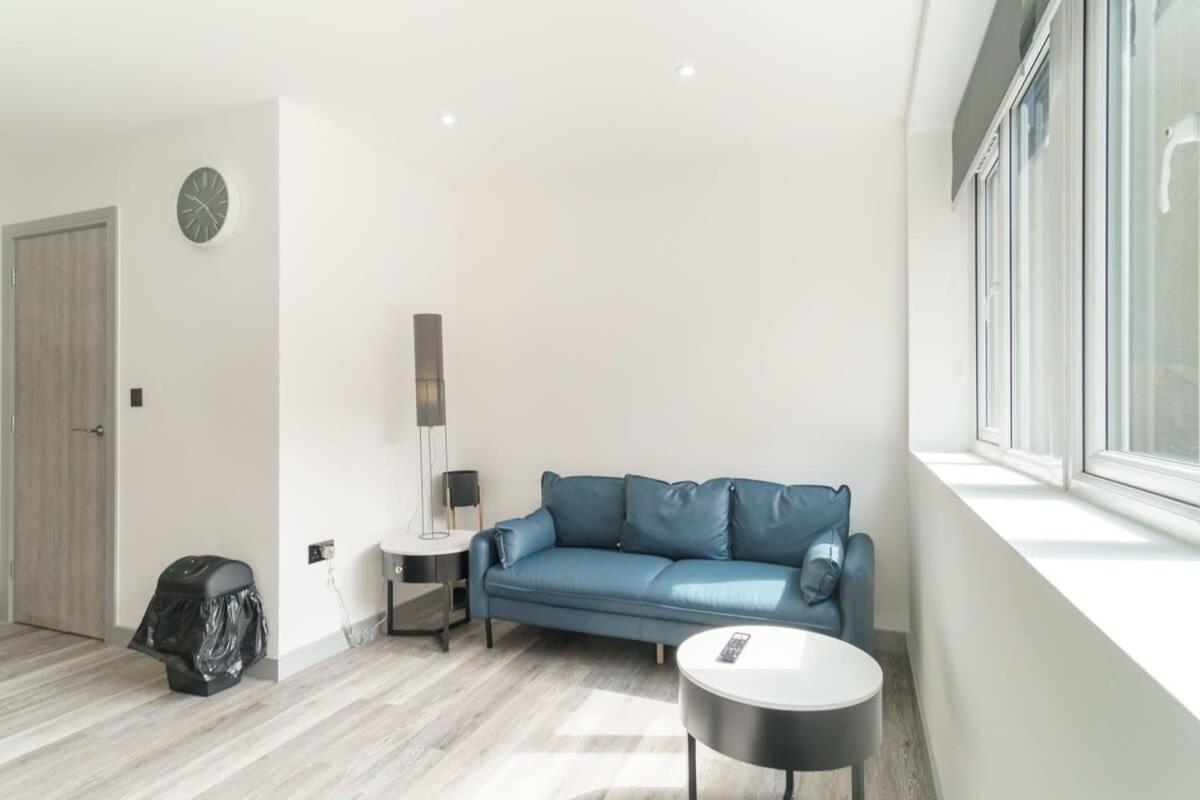 Modern 1 Bedroom Apartment In Preston Centre Esterno foto