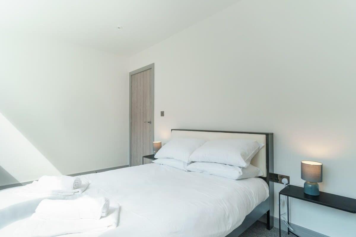 Modern 1 Bedroom Apartment In Preston Centre Esterno foto
